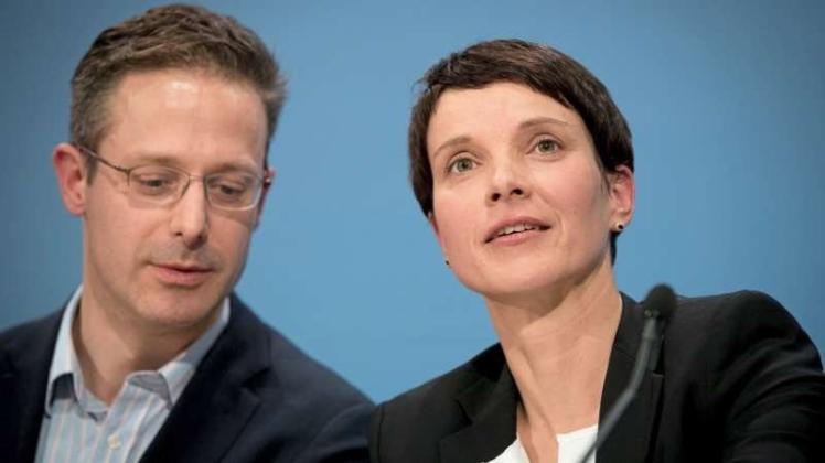 Der Vorsitzende der AfD von Nordrhein-Westfalen, Marcus Pretzell und seine Gattin, die AfD-Bundesvorsitzende Frauke Petry. 