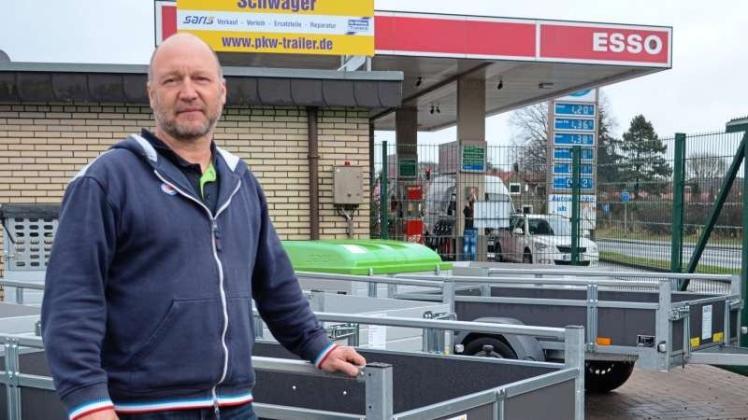 Uwe Schwager übergibt zum 1. April die Tankstelle an die Raiffeisen-Warengenossenschaft Hatten-Huntlosen, behält aber die Anhängervermietung in Hoyerswege. 