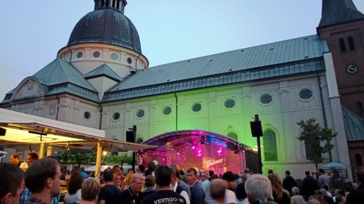 Vor dem Harener Dom starten am Freitag die Harener Musiktage 2017. 