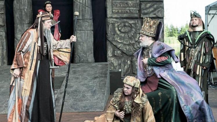 Auf der Delmenhorster Burginsel wird im August Verdis Nabucco aufgeführt. 