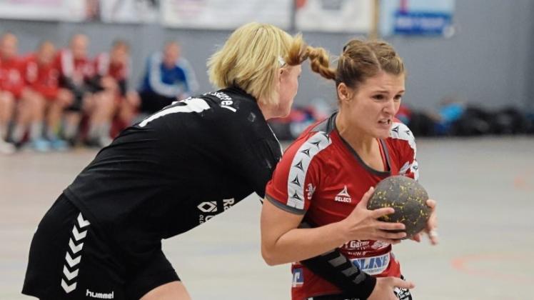Wollen sich an diesem Samstag gegen die HSG Phönix durchsetzen: die Oberliga-Handballerinnen der HSG Hude/Falkenburg um Jessica Galle (rechts). 