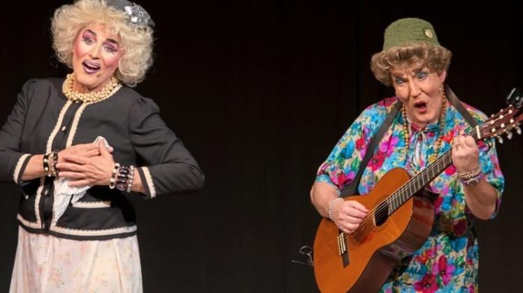 „Die Bösen Schwestern“ begeisterten mit schrägem Gesang und schwarzem Humor. „Die Bösen Schwestern“ begeisterten mit schrägem Gesang und schwarzem Humor.