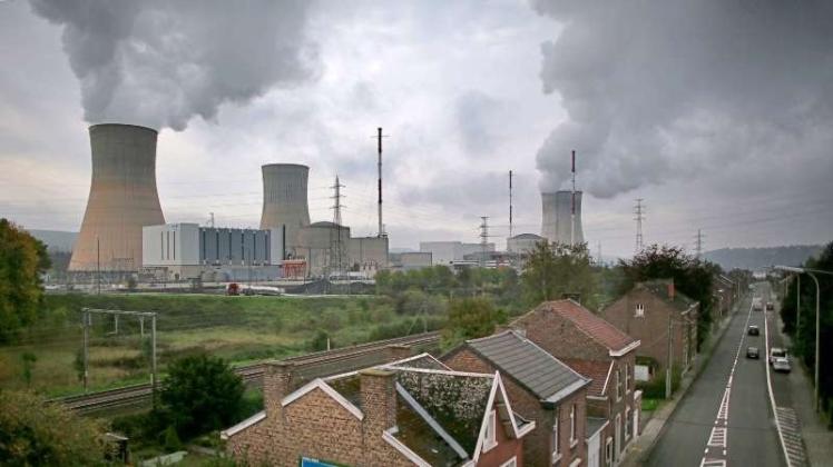Das Atomkraftwerk Tihange bei Huy in Belgien. 