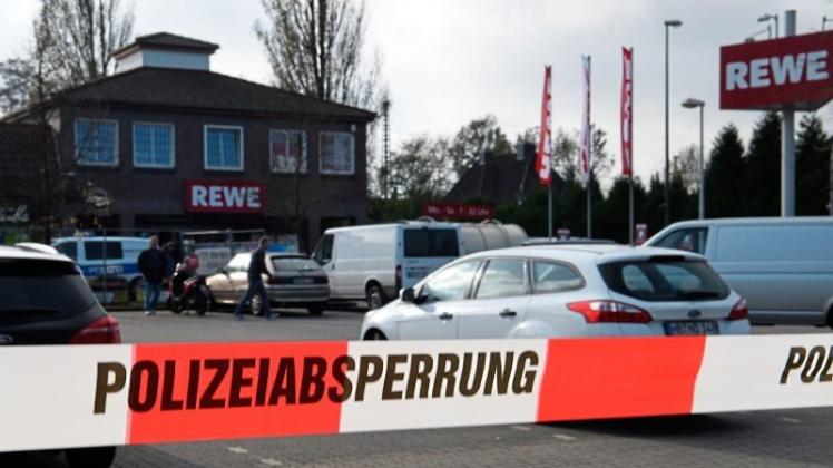 In Bremen ist am Donnerstag ein Mann in einem Supermarkt erschossen worden. Der Verdächtige Täter schweigt. 
