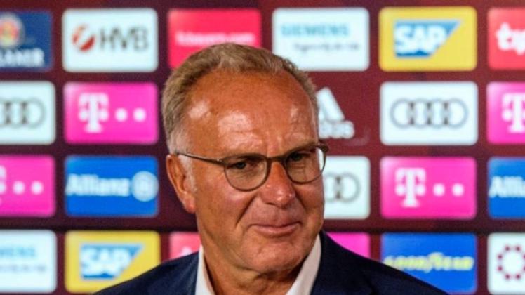 Karl-Heinz Rummenigge stellt dem neuen Sportchef in Aussicht, bei erfolgreicher Arbeit später auch in den Vorstand des FC Bayern einzuziehen. 