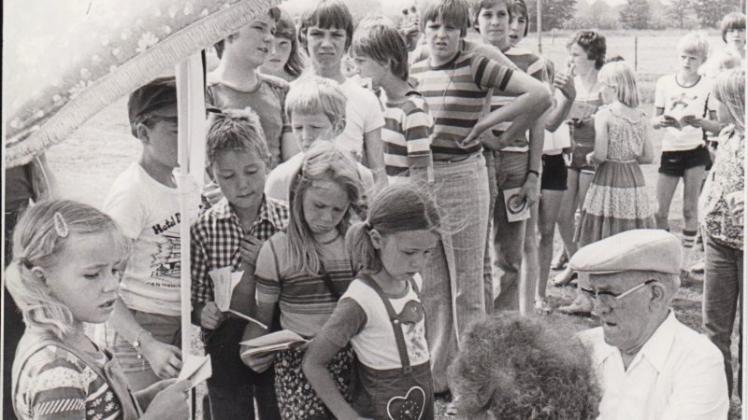Unser Nostalgiebild zeigt das Bookholzberger Burgfest im August 1980. 