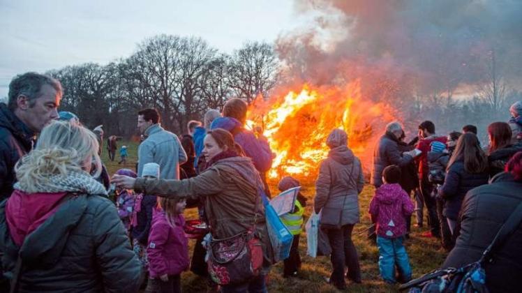 Bei Menkens werden auch in diesem Jahr wieder viele Familien mit Kindern zum Osterfeuer erwartet. Archivfoto: Andreas Nistler