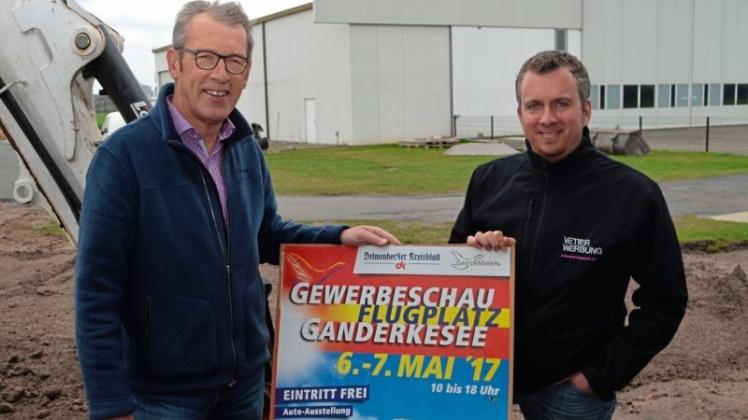 Manfred Neugebauer (l). und Timo Vetter werben für die kommende Gewerbeschau auf dem Flugplatz. Rund um den Hangar West I wird gewerkelt, um den Außenbereich optisch aufzuwerten. Manfred Neugebauer (l). und Timo Vetter werben für die kommende Gewerbeschau auf dem Flugplatz. Rund um den Hangar West I wird gewerkelt, um den Außenbereich optisch aufzuwerten.