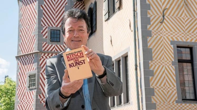 Helmut Thiele liest am Samstag im Ledenhof aus „Kitsch, Konvention und Kunst“. 