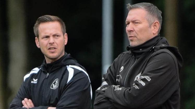 Ungewohntes Bild: Sven Schlundt (links) und Jürgen Hahn bildeten beim Bersenbrück-Spiel das Trainer-Duo des SV Atlas. 