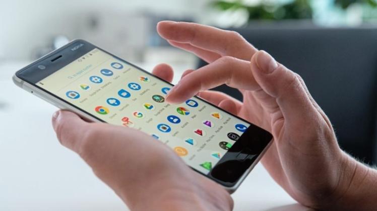 Der Kreisverband des Deutschen Roten Kreuzes (DRK) bietet eine Reihe neuer Kurse für Computerinteressierte an. Unter anderem wird die Benutzeroberfläche Android eingewiesen. Der Kreisverband des Deutschen Roten Kreuzes (DRK) bietet eine Reihe neuer Kurse für Computerinteressierte an. Unter anderem wird die Benutzeroberfläche Android eingewiesen.