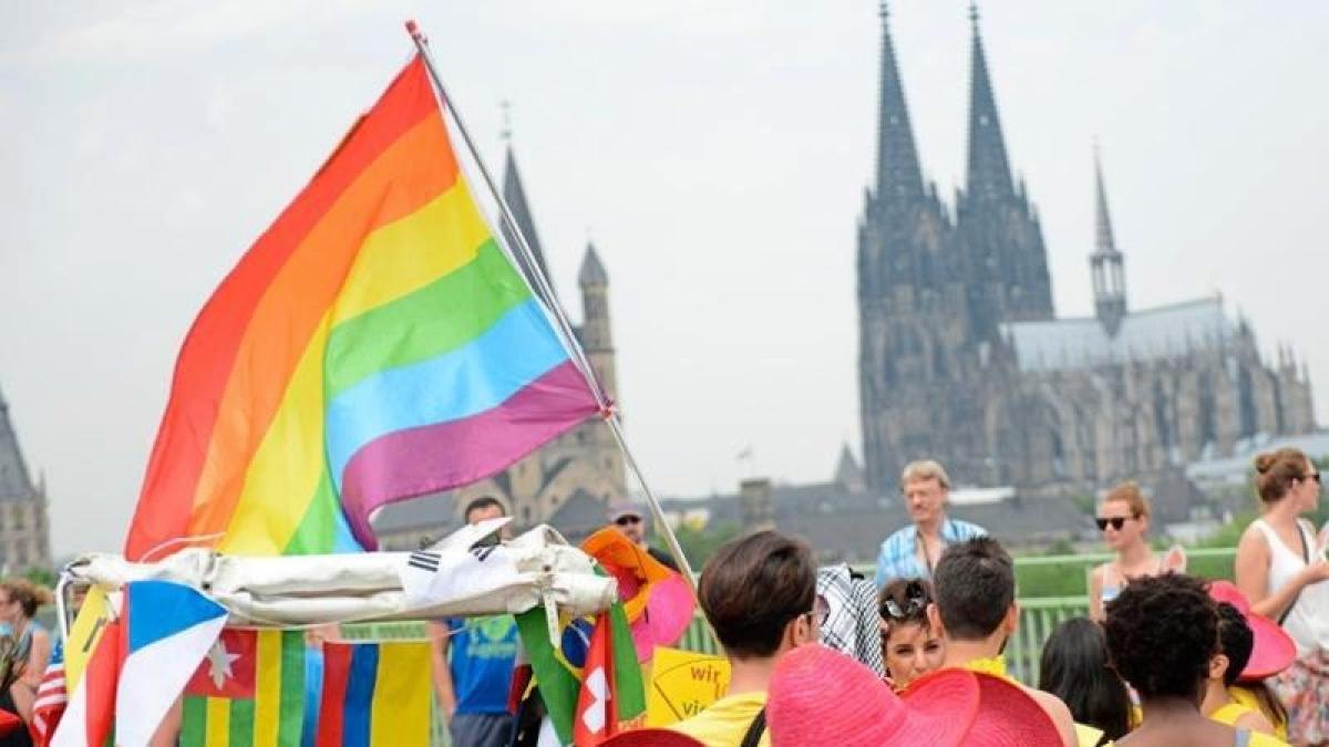 Hunderttausende Beim Christopher Street Day Umzug In Noz