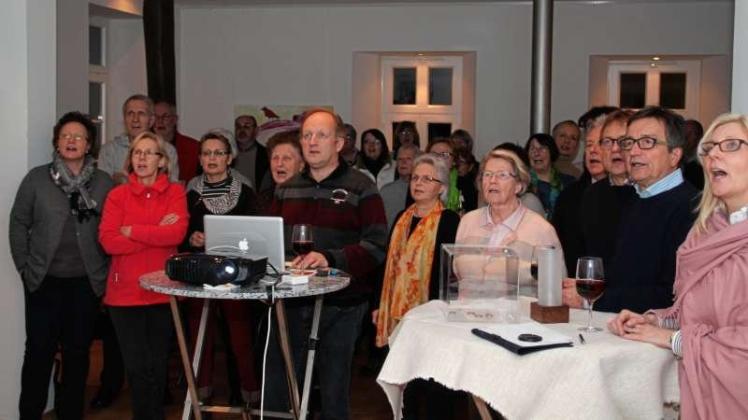 Durchgängig sattelfest in Melodie, Rhythmus und Text erwies sich das Publikum beim Liederabend in „Goeings Kiepe“ in Bad Laer. 