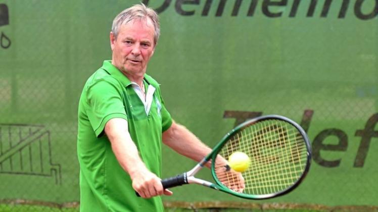 Auf verlorenem Posten: Spitzenspieler Josef Horstmann und die Herren 55 des Delmenhorster Tennis-Clubs mussten gegen den TC GW Rotenburg ein 0:6 quittieren. Den DTC-Routiniers, die den vorletzten Rang einnehmen, droht der Abstieg aus der Verbandsklasse. Foto Rolf Tobis Auf verlorenem Posten: Spitzenspieler Josef Horstmann und die Herren 55 des Delmenhorster Tennis-Clubs mussten gegen den TC GW Rotenburg ein 0:6 quittieren. Den DTC-Routiniers, die den vorletzten Rang einnehmen, droht der Abstieg aus der Verbandsklasse. Foto Rolf Tobis