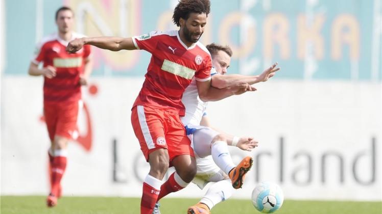 Im Stadion am Lotter Kreuz hat er schon mehrfach gespielt: Nazim Sangaré – hier in einem Zweikampf mit Nico Granatowski in der Liga-Partie im April. Im Stadion am Lotter Kreuz hat er schon mehrfach gespielt: Nazim Sangaré – hier in einem Zweikampf mit Nico Granatowski in der Liga-Partie im April.