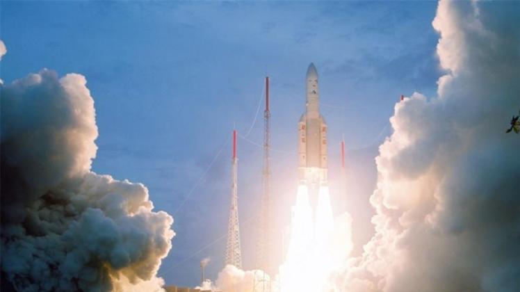Ariane 5-Rakete beim Start vom Weltraumbahnhof in Französisch Guyana. Luxemburg will in Weltraum-Bergbau einsteigen und europäischen Zentrum für Forscher und Firmen werden. 