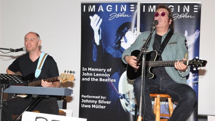 Uwe Müller und Johnny Silver weckten ein Live-Gefühl mit Lennon und Beatles. 