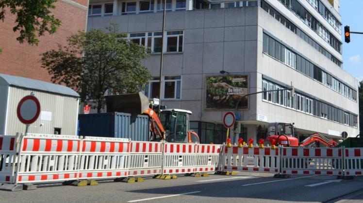 Nach der aktuellen Sperrung der Kreuzung Marktstraße/Oldenburger Straße bleiben zwei Spuren der Marktstraße für 15 Monate gesperrt. 