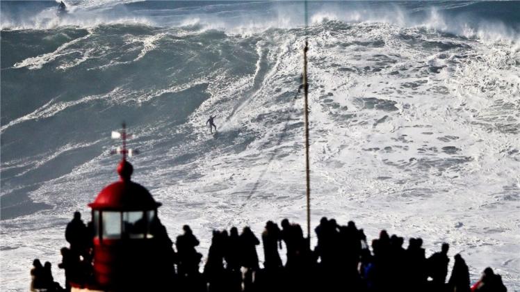 Bekannt für Riesenwellen und Fisch: Nazaré in Portugal. Bekannt für Riesenwellen und Fisch: Nazaré in Portugal.