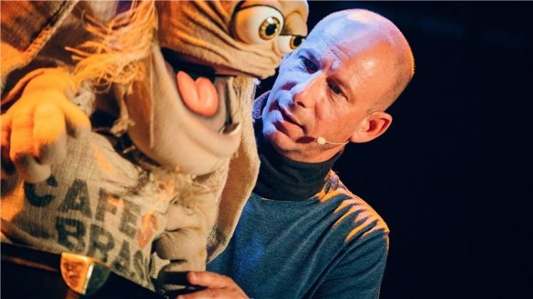 Puppenflüsterer Benjamin Tomkins in der