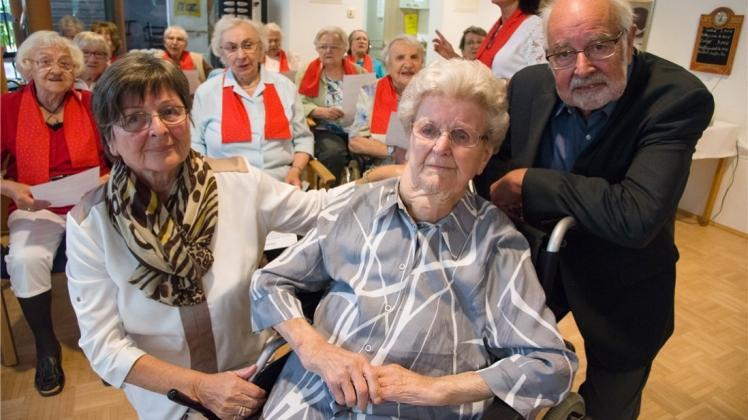 Stolzes Alter: Ihren 107. Geburtstag feierte Johanne Meyerholz (Mitte) am Samstag zusammen mit ihrer Tochter Edith Richter und ihrem Schwiegersohn Wolbert Richter. 