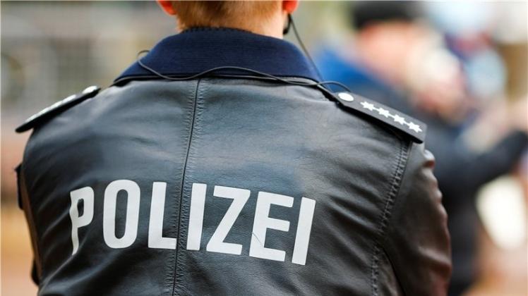 Zwei Betrüger haben sich in Ganderkesee in der Nacht zu Samstag als Polizeibeamte ausgegeben. Symbolfoto: Michael Gründel Zwei Betrüger haben sich in Ganderkesee in der Nacht zu Samstag als Polizeibeamte ausgegeben. Symbolfoto: Michael Gründel