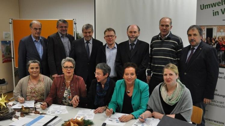 Mit der Unterschrift unter den Kooperationsvertrag wurde die Zusammenarbeit zwischen verschiedenen Schulen und dem UBZ in Vrees besiegelt. 