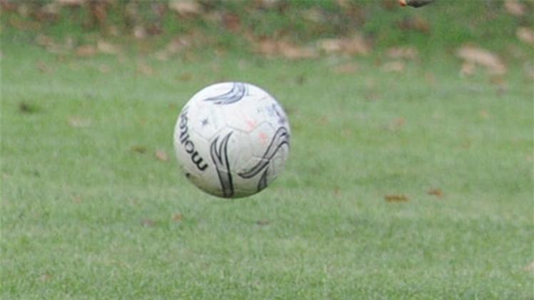 In der Fußball-Kreisliga wurden am Freitagabend drei Spiele ausgetragen. In der Fußball-Kreisliga wurden am Freitagabend drei Spiele ausgetragen.