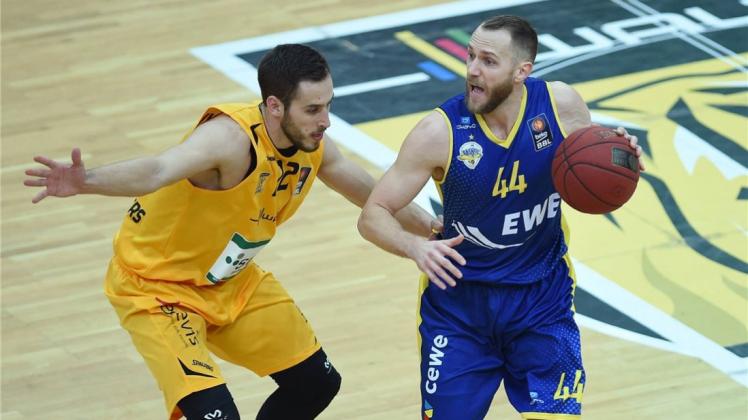 Topscorer des Basketball-Bundesligisten Baskets Oldenburg: Shooting Guard Vaughn Duggins (rechts) erwartet mit seinen Teamkollegen am Dienstag, 16. Februar, den Konkurrenten um Platz drei aus Ludwigsburg. Symbolfoto: Imago/Ulmer Topscorer des Basketball-Bundesligisten Baskets Oldenburg: Shooting Guard Vaughn Duggins (rechts) erwartet mit seinen Teamkollegen am Dienstag, 16. Februar, den Konkurrenten um Platz drei aus Ludwigsburg. Symbolfoto: Imago/Ulmer