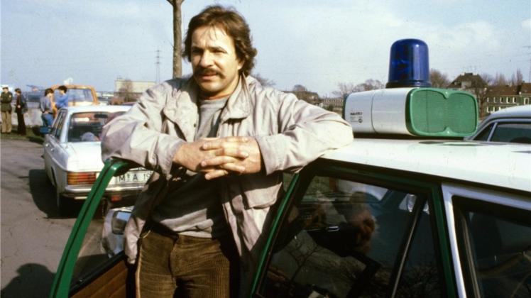 Götz George zu Beginn der Dreharbeiten zu seinem ersten Tatort „Duisburg-Ruhrort“, mit dem er 1981 als Horst Schimanski die Krimibühne betrat. Einsfestival zeigt den Film um 21,45 Uhr, der WDR um 23.40 Uhr. 