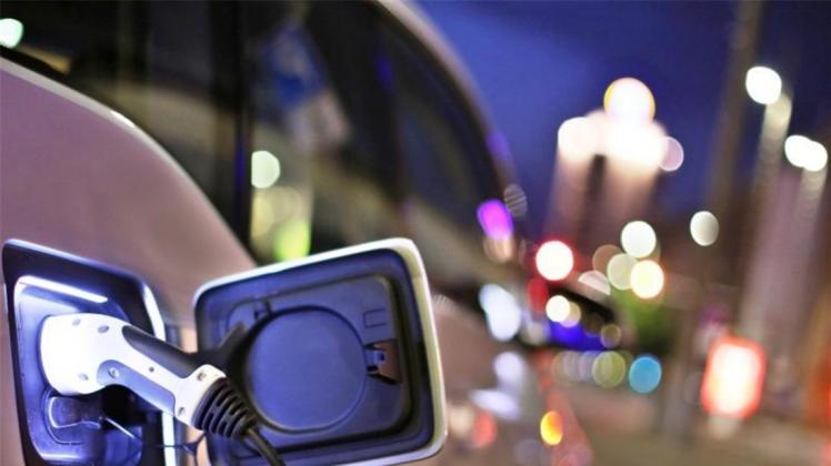 Die Bundesregierung will mit Kaufprämien, Steueranreizen und Ladestationen im ganzen Land den Elektroautos zum Durchbruch verhelfen. Die Bundesregierung will mit Kaufprämien, Steueranreizen und Ladestationen im ganzen Land den Elektroautos zum Durchbruch verhelfen.