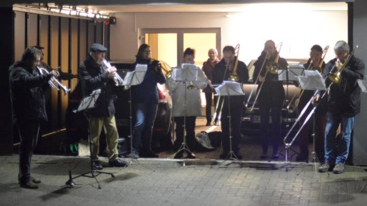 Der Posaunenchor des Kirchenverbandes Delmenhorst begleitete den ersten Passionspunkt musikalisch. Der Posaunenchor des Kirchenverbandes Delmenhorst begleitete den ersten Passionspunkt musikalisch.