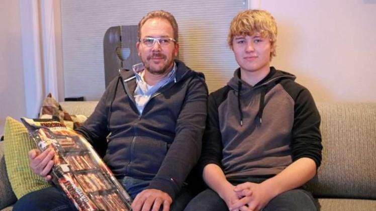 Der Niederländer Rias Eldering und sein Sohn Bertijn fahren seit fünf Jahren nach Deutschland, um Feuerwerkskörper einzukaufen. 