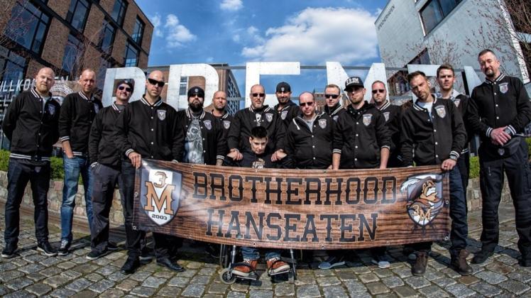 Hilfe für Sead: Die Hanseatische Bruderschaft will den 18-Jährigen Sead (Mitte) mit einer Benefizaktion unterstützen. Hilfe für Sead: Die Hanseatische Bruderschaft will den 18-Jährigen Sead (Mitte) mit einer Benefizaktion unterstützen.