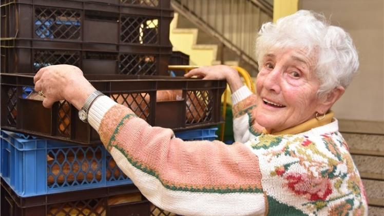 85 Jahre alt und noch kein bisschen müde: Gerda Timmermann ist die älteste Mitarbeiterin bei der Delmenhorster Tafel. 