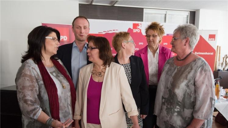 SPD-Fraktionschefin Andrea Meyer-Garbe (3. von rechts) tritt aus persönlichen Gründen nicht wieder für den Stadtrat an. Archivfoto: Andreas Nistler