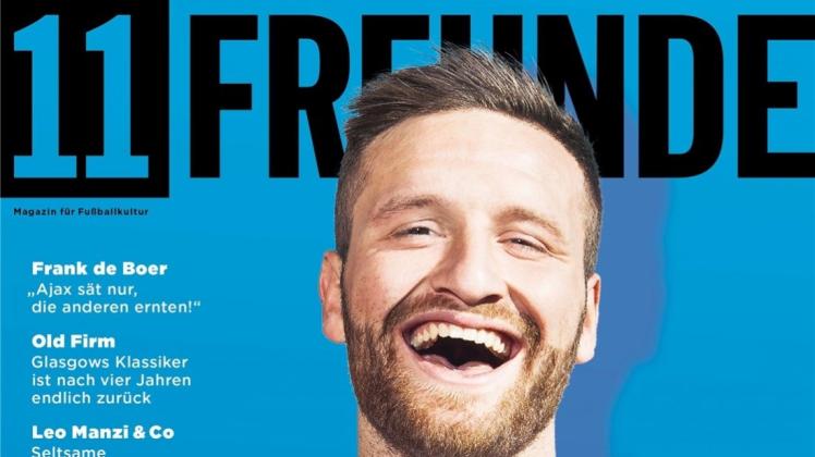 Hier auf dem 11Freunde-Cover, danach beim Public Viewing zu sehen: Shkodran Mustafi. Cover 11 Freunde Hier auf dem 11Freunde-Cover, danach beim Public Viewing zu sehen: Shkodran Mustafi. Cover 11 Freunde