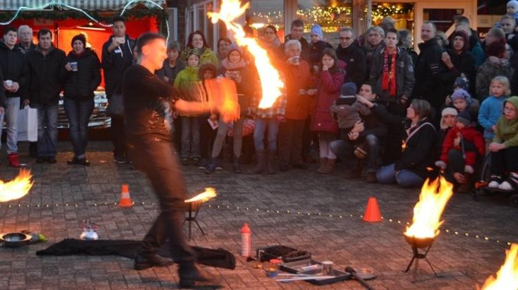 Guido Salge aus Bremen beendete den „Winterzauber“ mit einer Feuershow. 
