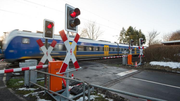 Hier, am Bahnübergang Ziegelweg in Ganderkesee-Rethorn, hat sich am frühen Freitagmorgen der Beinahe-Unfall ereignet. 