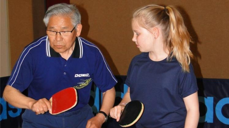 Hochkonzentriert und reaktionsschnell – das ist Tischtennis. Noriaki Fuchihara und Heidi Droppelmann im Einzeltraining beim Quitt Ankum. 