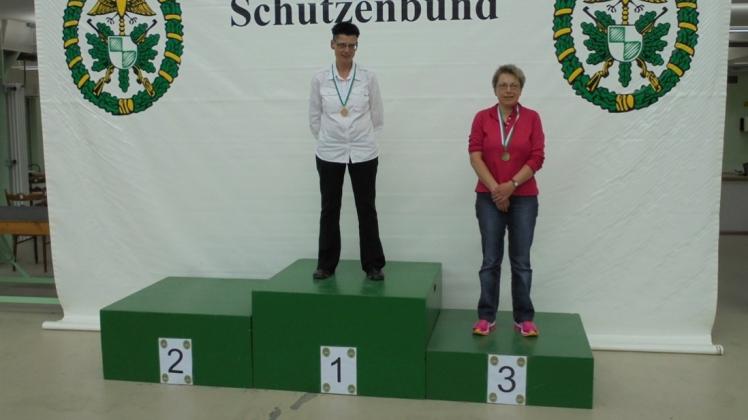 Die Siegerin und die Drittplatzierte: Sandra Bohlin (links) wurde Landesverbandsmeisterin, Claudia Nickisch Dritte. 