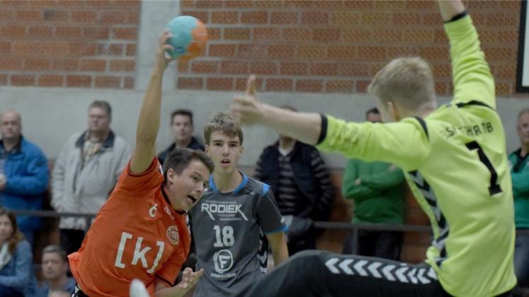 Zeigten sich treffsicher: Die B-Jugend-Handballer der HSG Grüppenbühren/Bookholzberg um Bennet Krix (links) starteten mit einem Kantersieg in die Saison 2016/2017. 
