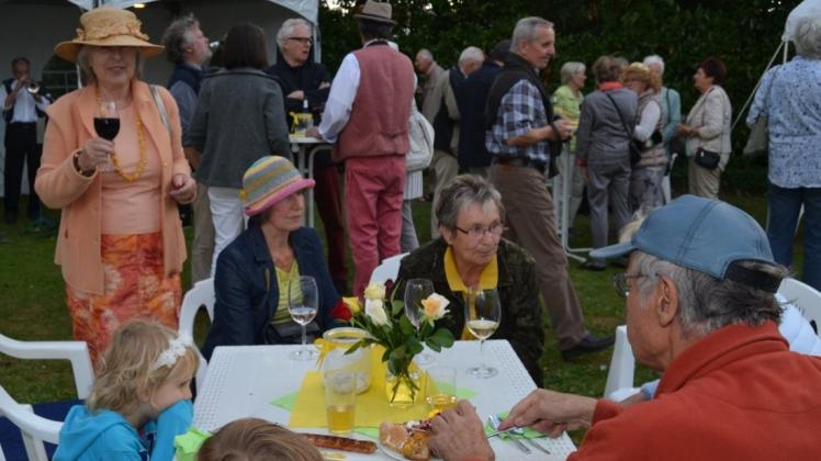 Kulinarische Köstlichkeiten, Klönschnack und sanfter Jazz: Das Sommerfest im Kulturhaus Müller in Ganderkesee erfreute 200 Gäste. 