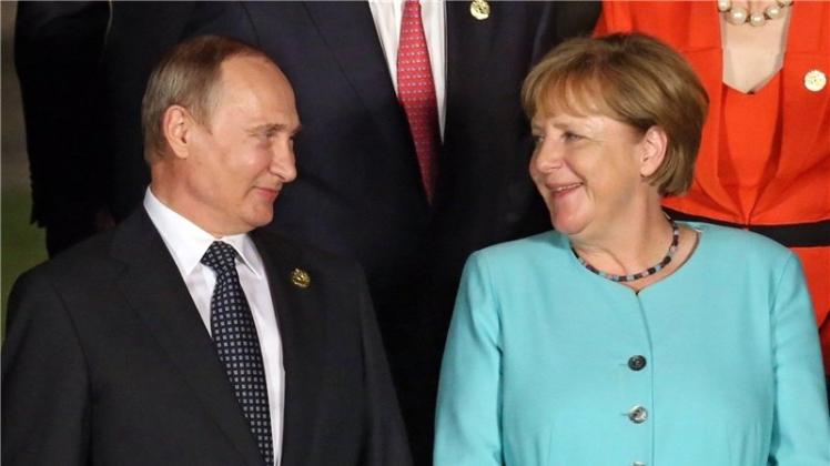 Russlands Präsident Wladimir Putin (l) wird mit KanzlerinAngela Merkel über die Ukraine-Krise sprechen. 