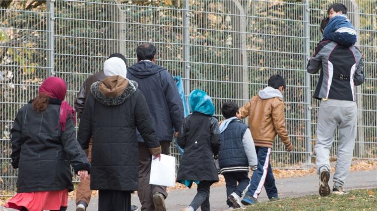 Nach wie vor kommen viele Asylbewerber nach Deutschland, einige sind aber auch schon wieder zurückgereist. Symbolfoto: Sebastian Kahnert/dpa