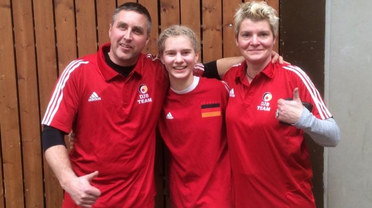 Super zufrieden: Trainer Torsten Duwensee, Kämpferin Miriam Böhling und Trainerin Britta Fricke. 