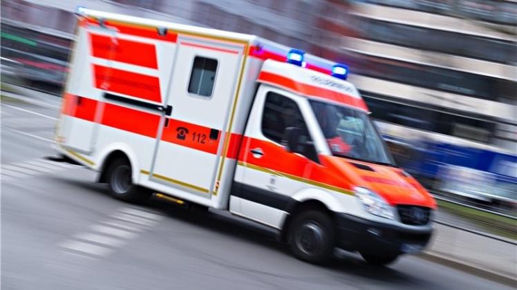 Bei einem Unfall in Bremen ist ein 55-jäühriger Autofahrer schwer verletzt worden. Symbolfoto: dpa