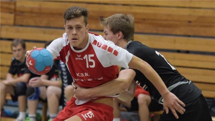 Er warf fünf Tore für die A-Junioren der HSG Delmenhorst: Timo Barkemeyer (am Ball). Er warf fünf Tore für die A-Junioren der HSG Delmenhorst: Timo Barkemeyer (am Ball).