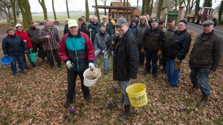 Auch das gehört dazu: Mitglieder des Bürgervereins Hohenböken haben sich in ihrem Umfeld am Samstag an der „Aktion Saubere Landschaft“ beteiligt. 