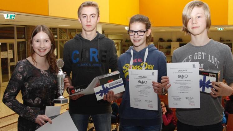 Sieger bei den 7. bis 10. Klassen: Jamilia-Lia Fey Usselmann, Yannik Schmidt, Svenja Debbrecht, Paul Ollermann vom Gymnasium „In der Wüste“. 